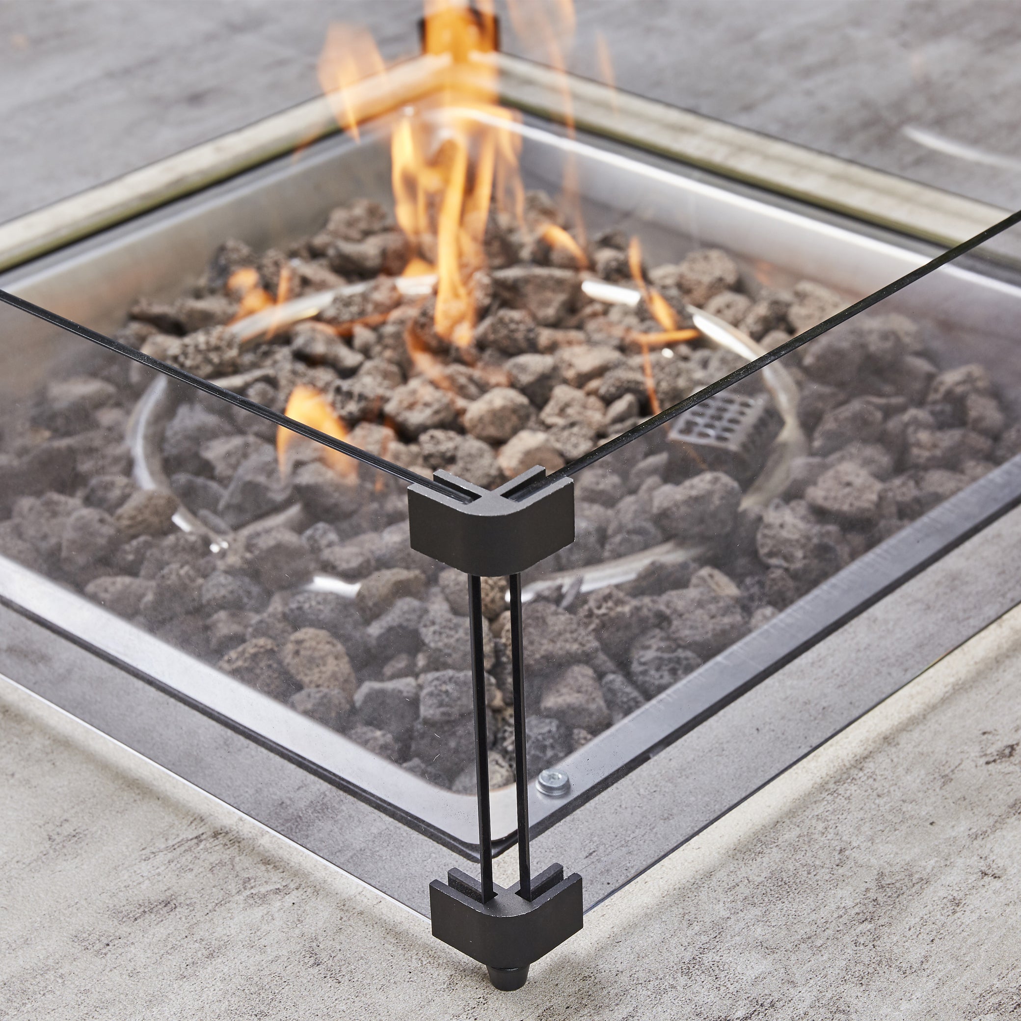 Beige Aluminium Firepit Dining Set – Elegant Outdoor Dinning Set